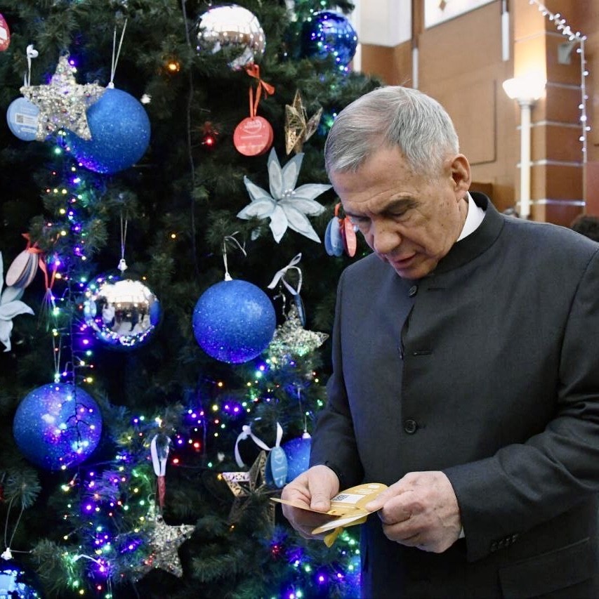 Мечты на «Ёлке желаний»: Рустам Минниханов исполнит желания Амира и Азалии